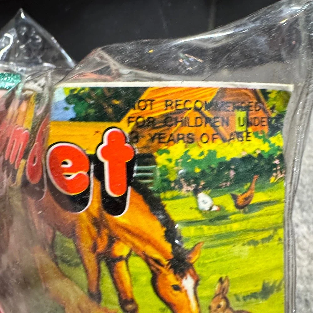 Vintage Pat Harris Farm Set Plastic Animals Figures Fencing Made‎ in Hong Kong